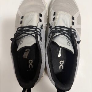 On Running women’s Light Gray Athletic Shoes